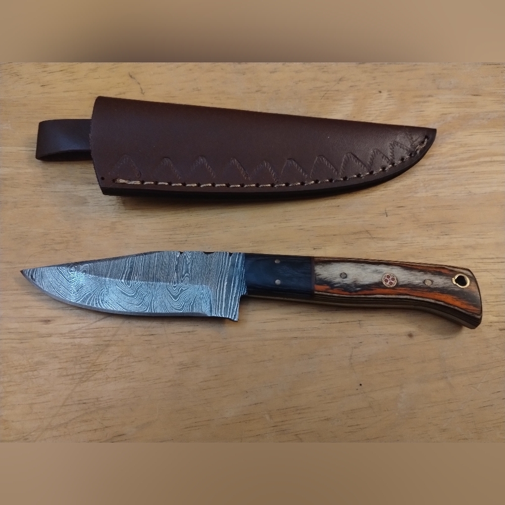 Handmade Damascus Steel Hunting Knife w/ Leather Sheath Hunting Blade Camping